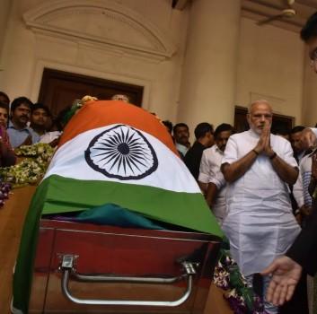 Jayalalithaa death: PM Narendra Modi pays his last respect to Chief Minister Amma.