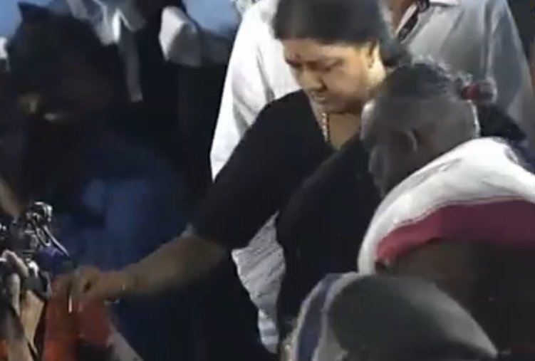 In Pictures: Jayalalithaa's last rites performed. Jayalalithaa,Jayalalithaa cremated pics,Jayalalithaa cremated images,Jayalalithaa cremated photos,Jayalalithaa,Jayalalithaa's last riets performed,Jayalalithaa's last riets,Jayalalithaa's last riets pics,Jayalalithaa's last riets image