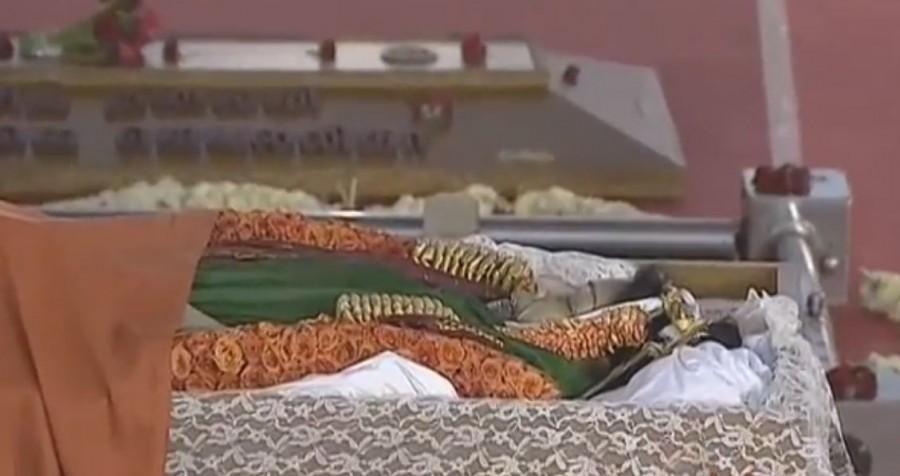 In Pictures: Jayalalithaa's last rites performed. Jayalalithaa,Jayalalithaa cremated pics,Jayalalithaa cremated images,Jayalalithaa cremated photos,Jayalalithaa,Jayalalithaa's last riets performed,Jayalalithaa's last riets,Jayalalithaa's last riets pics,Jayalalithaa's last riets image