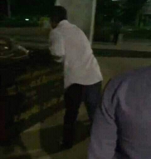 Actor Ajith and Shalini pay their homage to Jayalalithaa in Marina. Ajith,Thala ajith,Ajith and Shalini pay their homage to Jayalalithaa,Ajith pays homage to Jayalalithaa,Shalini Ajith pays homage to Jayalalithaa,Jayalalithaa
