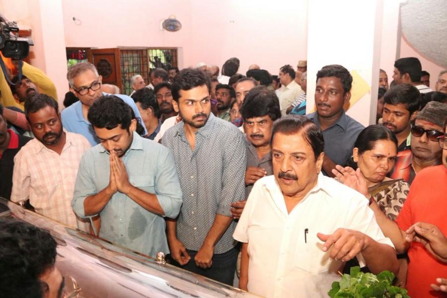 Suriya, Siva Kumar, Karthi pay last respect to Cho Ramaswamy. Rajinikanth,Suriya,Rajinikanth pays last respect to Cho Ramaswamy,Suriya pays last respect to Cho Ramaswamy,Cho Ramaswamy,Cho Ramaswamy dead,cho ramaswamy passes away,cho ramaswamy death,cho ramaswamy died