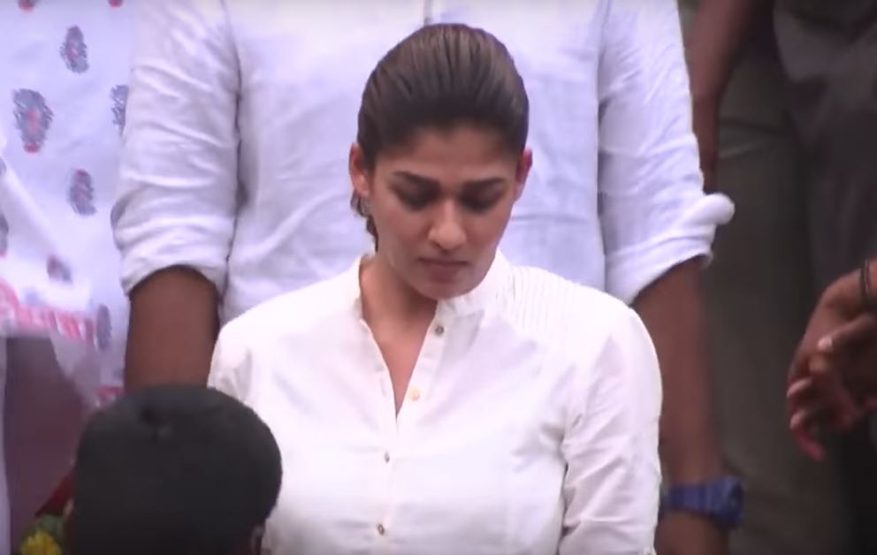 South Indian actress Nayanthara pays her last respect to Puratchi Thalaivi Jayalalithaa. Nayanthara,Nayanthara pays her last respect to Jayalalithaa,Nayanthara pays her last respect to Puratchi Thalaivi Jayalalithaa,Puratchi Thalaivi Jayalalithaa,Jayalalithaa,Nayanthara pays respect to Jayalalithaa,Jayalalithaa dead,Jayalalithaa death