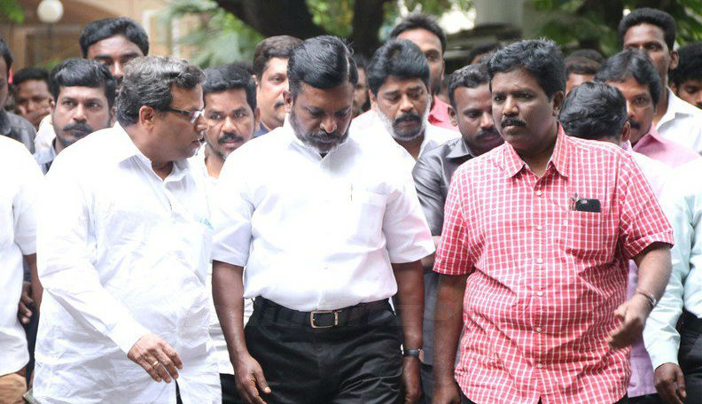 Homage to Cho Ramaswamy. Pannerselvam,MK Stalin,Kanimozhi,Pannerselvam pays homage to Cho Ramaswamy,MK Stalin pays homage to Cho Ramaswamy,Kanimozhi pays homage to Cho Ramaswamy,Cho Ramaswamy,Cho Ramaswamy dead,Cho Ramaswamy death,cho ramaswamy passes away