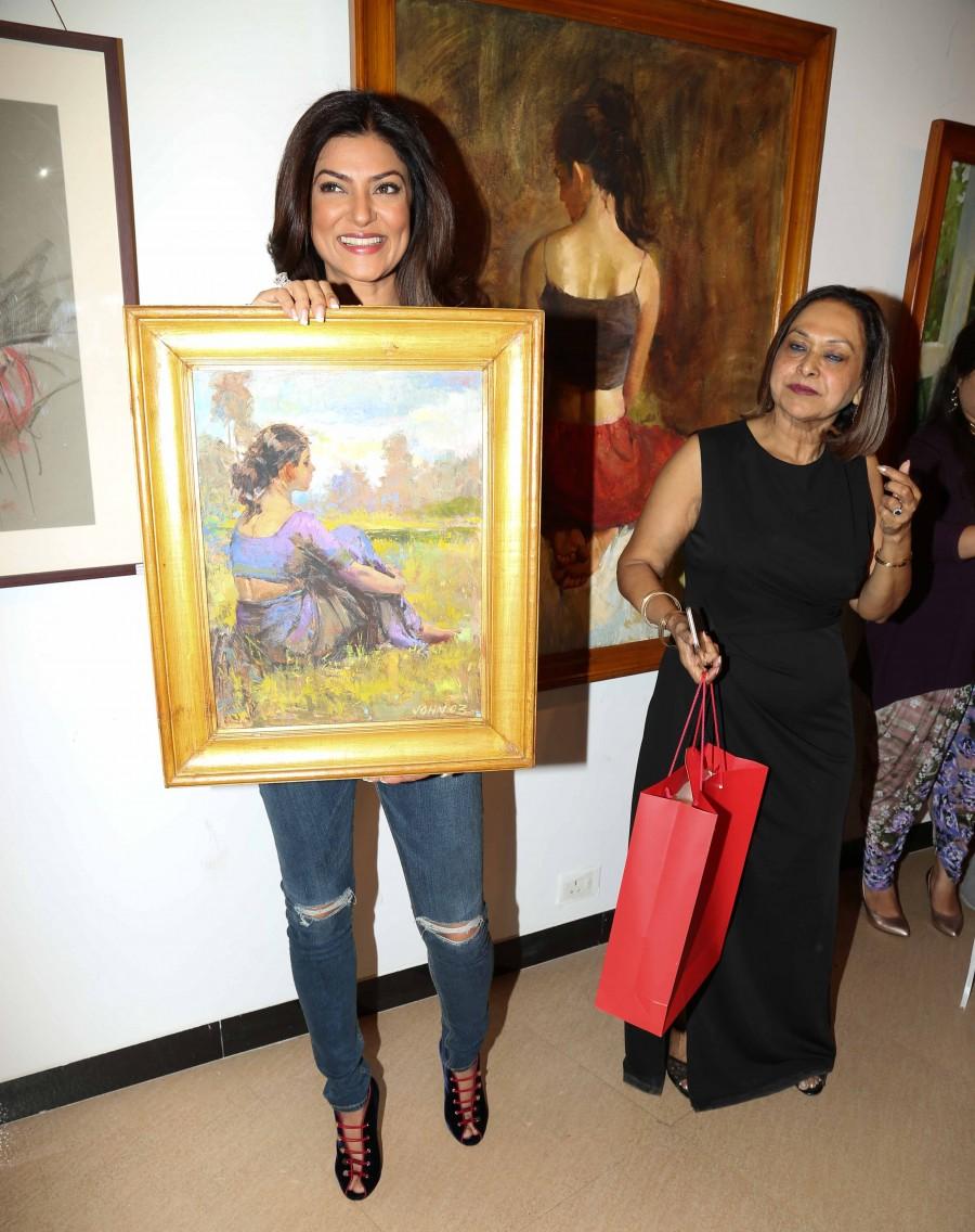 Photos of Bollywood actor Sushmita Sen during the inauguration of art show Masterstrokes by late artist John Fernandes in Mumbai, on December 6, 2016. The show was put together of John Fernandes wife Agnella Fernandes. Sushmita Sen,Sushmita Sen inaugurates art show Masterstrokes,art show Masterstrokes,artist John Fernandes,Agnella Fernandes,Sushmita Sen pics,Sushmita Sen images,Sushmita Sen photos,Sushmita Sen pictures,Sushmita Sen stills