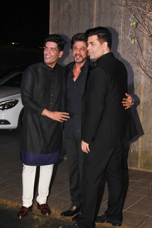 Photos of Bollywood actor Shah Rukh Khan at Manish Malhotra's 50th birthday bash. Shah Rukh Khan,Alia Bhatt,Akshay Kumar,Manish Malhotra's 50th birthday bash,Manish Malhotra 50th birthday,Manish Malhotra 50th birthday celebrations,celebs at Manish Malhotra 50th birthday celebrations,Manish Malhotra 50th birthday celebrations pics
