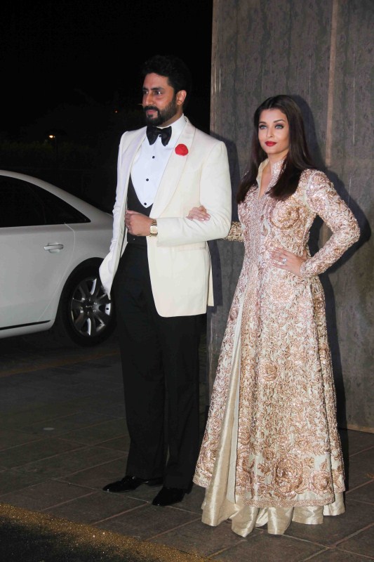 Aishwarya Rai, Abhishek Bachchan, Virat Kohli, Anushka Sharma at Manish ...