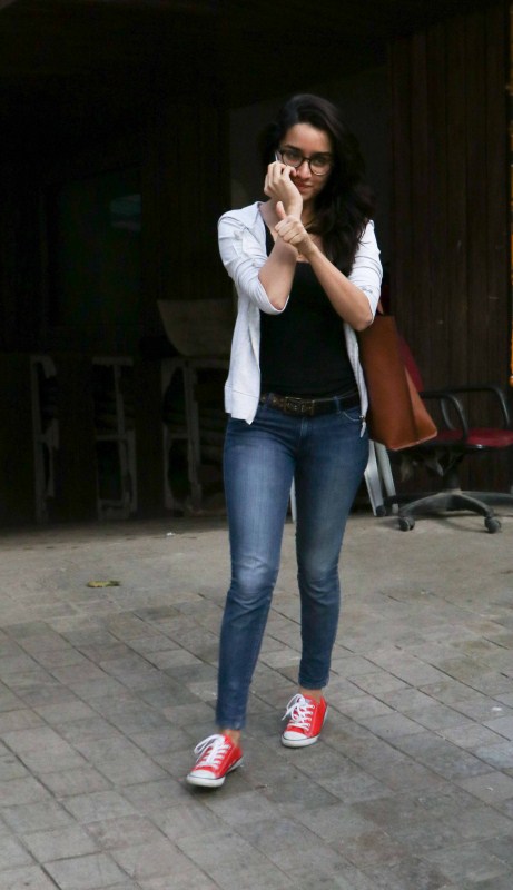 Photos of Bollywood actress Shraddha Kapoor spotted at Bandra, Mumbai. Shraddha Kapoor spotted at Bandra,Shraddha Kapoor at Bandra,Shraddha Kapoor latest pics,Shraddha Kapoor latest images,Shraddha Kapoor latest photos,Shraddha Kapoor latest stills,Shraddha Kapoor latest pictures
