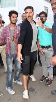 Photos of Bollywood actor Akshay Kumar snapped on sets of Yaaron Ki Baraat.