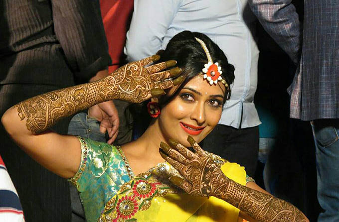 Photos of Yash and Radhika Pandit's mehndi ceremony. Yash and Radhika Pandit's mehndi ceremony,Yash mehndi ceremony,Radhika Pandit mehndi ceremony,Radhika Pandit,Yash,Yash and Radhika Pandit wedding,Yash and Radhika Pandit marriage,Yash and Radhika Pandit wedding pics,Yash and Radhika Pandit wedding im
