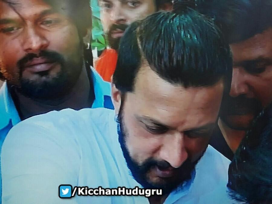 Sudeep at Yash and Radhika Pandit's wedding. Yash and Radhika Pandit wedding,Yash and Radhika Pandit,Sudeep,Kiccha Sudeep,Sudeep at Yash wedding,Sudeep at Yash marriage,Kiccha Sudeep at Radhika Pandit wedding,Yash and Radhika Pandit wedding pics,Yash and Radhika Pandit wedding images,Yash and Radhik