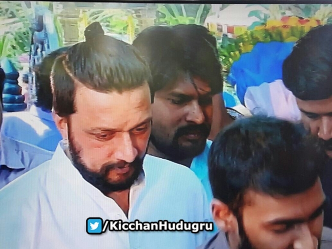 Sudeep at Yash and Radhika Pandit's wedding. Yash and Radhika Pandit wedding,Yash and Radhika Pandit,Sudeep,Kiccha Sudeep,Sudeep at Yash wedding,Sudeep at Yash marriage,Kiccha Sudeep at Radhika Pandit wedding,Yash and Radhika Pandit wedding pics,Yash and Radhika Pandit wedding images,Yash and Radhik