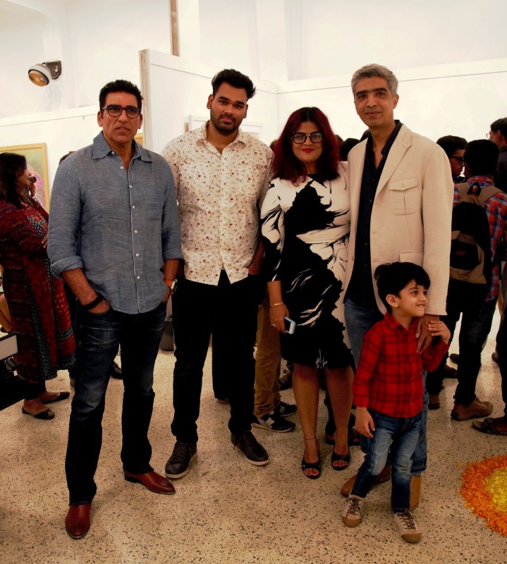 An avid golfer for the last two and half decades, Bendre seeks his inspiration from the nature and the vast expanse of the lush greens, an unending motivator for both his passions – golf and art. Each work of Bendre takes a minimum of three weeks of painstaking work, if not more. Pooja Bedi,Mukesh Rishi,Raghav Rishi,Padmanabh Bendre,Timeless Space exhibition,Timeless Space exhibition pics