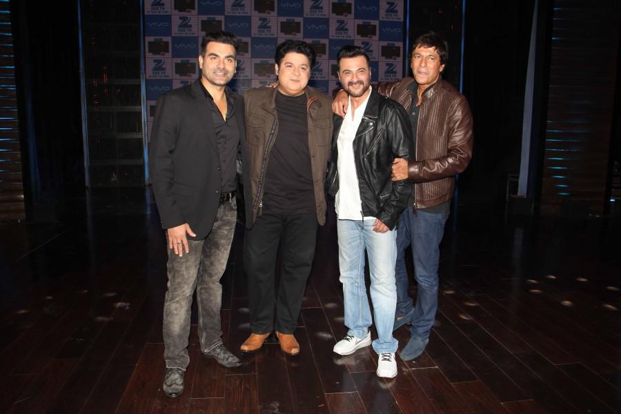 Celebs like Arbaaz Khan, Sanjay Kapoor, Chunky Pandey on the sets of Yaaron Ki Baraat. Arbaaz Khan,Sanjay Kapoor,Chunky Pandey,Yaaron Ki Baraat,Yaaron Ki Baraat on the sets