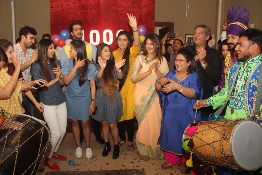 Cast of Yeh Hai Mohabbatein celebrate the completion of 1000 episodes of television serial Yeh Hai Mohabbatein in Mumbai, on Dec 8, 2016. Yeh Hai Mohabbatein,Yeh Hai Mohabbatein completes 1000 episodes,Abhishek Verma,Aditi Bhatia,Divyanka Tripathi,Yeh Hai Mohabbatein 1000 episodes