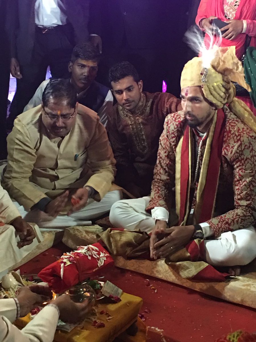 Ishant Sharma and Pratima Singh's wedding pictures. MS Dhoni,Ishant Sharma,Ishant Sharma wedding,Ishant Sharma marriage,Ishant Sharma wedding pics,Ishant Sharma wedding images,Ishant Sharma wedding photos,Ishant Sharma wedding stills,Ishant Sharma marriage pics,Ishant Sharma marriage images,Ishant Sharma m