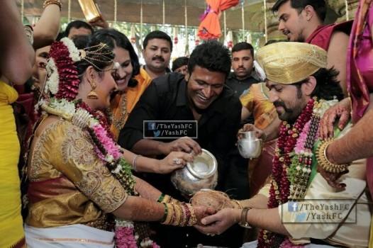 Actor Yash and Radhika Pandit Marriage held at Plalace ground, Bangalore on 9th December. The couple tied the knot as per the Hindu customs. Celebs like Puneeth Rajkumar, Ravichandran, Sriimurali, Bharathi Vishnuvardhan, Shivarajkumar, Sudeep, Raghavendra Rajkumar, and others spotted at the wedding.