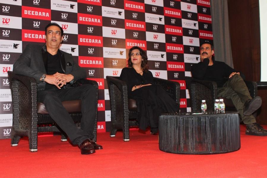 Bollywood actor Akshay Kumar launches Dara Singh's biography DeeDara on the wrestler's 88th birthday. Akshay Kumar,Dara Singh,Dara Singh biography,DeeDara,DeeDara book,DeeDara book launch,Akshay Kumar pics,Akshay Kumar images,Akshay Kumar photos,Akshay Kumar stills,Akshay Kumar pictures