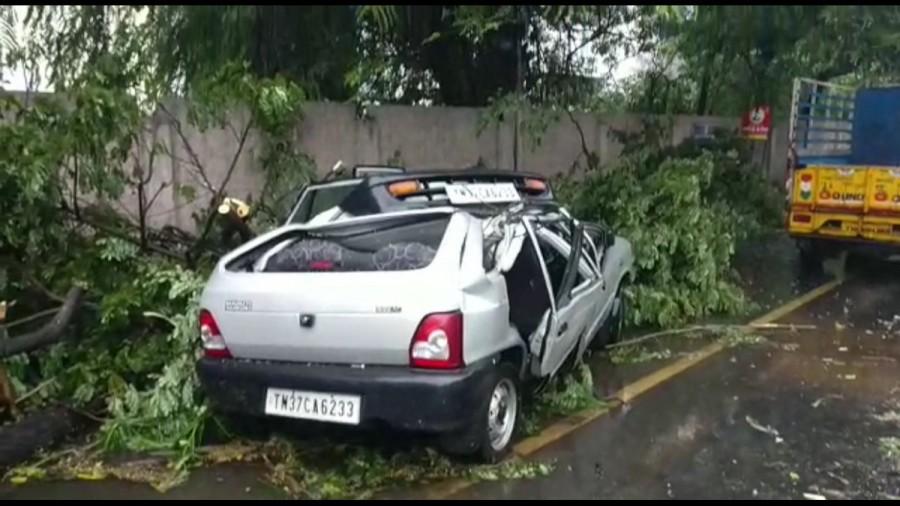 According to the meteorological department, the cyclonic storm Vardah over Bay of Bengal moved further at a speed of around 13 kmph. Cyclone Vardah,Cyclone Vardah in Chennai,Cyclone Vardah Andaman,Cyclone Vardah pics,Cyclone Vardah images,Cyclone Vardah photos,Cyclone Vardah stills,Cyclone Vardah pictures,Heavy rain hits Chennai,Heavy rain in Chennai,Chennai,Chennai heavy rain