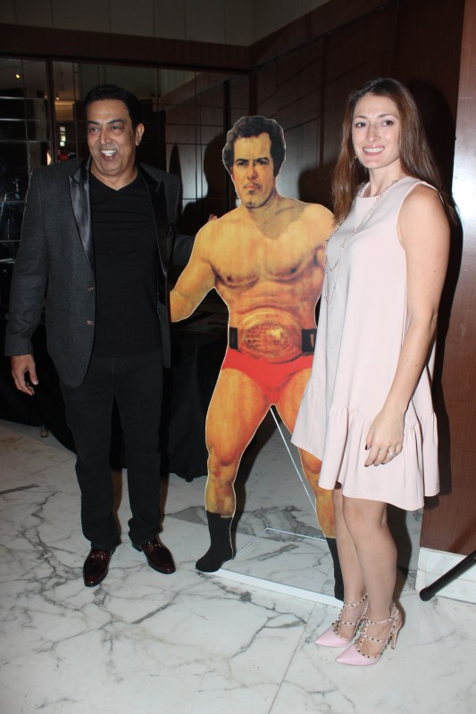 Bollywood actor Akshay Kumar launches Dara Singh's biography DeeDara on the wrestler's 88th birthday. Akshay Kumar,Dara Singh,Dara Singh biography,DeeDara,DeeDara book,DeeDara book launch,Akshay Kumar pics,Akshay Kumar images,Akshay Kumar photos,Akshay Kumar stills,Akshay Kumar pictures
