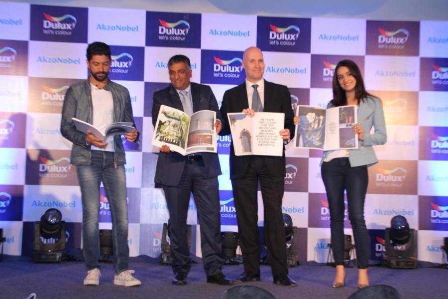 Photos of Actor Farhan Akhtar and Shraddha Kapoor launch Dulux new color range. Farhan Akhtar and Shraddha Kapoor,Farhan Akhtar,Shraddha Kapoor,Dulux new color range,Dulux new color range launch,Farhan Akhtar launch Dulux new color range,Shraddha Kapoor launch Dulux new color range