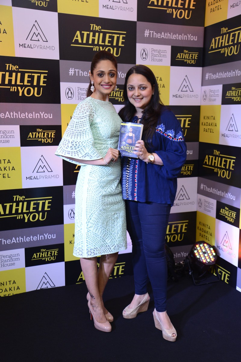 Kinita Kadakia Patel unveils Nutrition Guide "The Athlete In You". Celebs like Sunil Gavaskar, Zaheer Khan, Chhaya Momaya, Pallavi Jaikishan and others graced the event. Sunil Gavaskar,Zaheer Khan,Chhaya Momaya,Pallavi Jaikishan,Kinita Kadakia Patel,The Athlete In You,Nutrition Guide