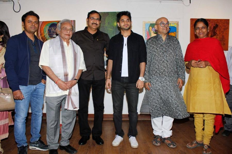Artist Sydney Lobo with Bollywood actor Talluri Rameshwari, music composer Anandji Virji Shah, singer Sudesh Bhosle and television actor Deepak Qazir during the inauguration of art exhibition Sydney Lobo, in Mumbai, India on December 12, 2016. Talluri Rameshwari,Anandji Virji Shah,Sudesh Bhosle,Deepak Qazir,music composer Anandji Virji Shah,singer Sudesh Bhosle