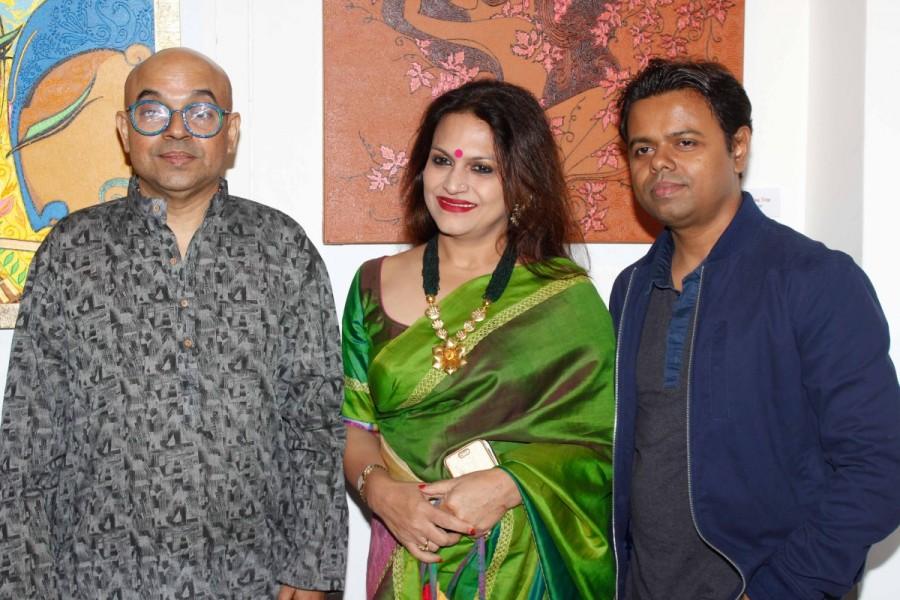 Artist Sydney Lobo with Bollywood actor Talluri Rameshwari, music composer Anandji Virji Shah, singer Sudesh Bhosle and television actor Deepak Qazir during the inauguration of art exhibition Sydney Lobo, in Mumbai, India on December 12, 2016. Talluri Rameshwari,Anandji Virji Shah,Sudesh Bhosle,Deepak Qazir,music composer Anandji Virji Shah,singer Sudesh Bhosle