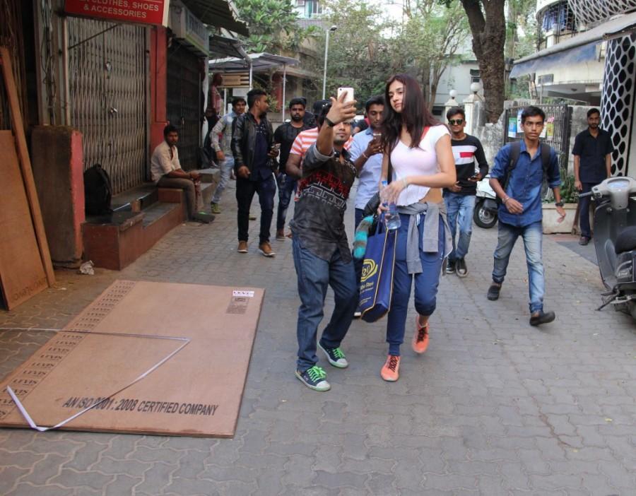 Photos of Bollywood actress Disha Patani spotted at Bandra. Disha Patani,Disha Patani at Bandra,Disha Patani spotted at Bandra,actress Disha Patani,Disha Patani latest pics,Disha Patani latest images,Disha Patani latest photos,Disha Patani latest stills,Disha Patani latest pictures