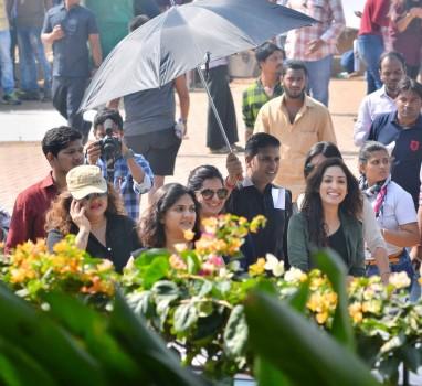 The girl next door from Bollywood Yami Gautam is leaving us amazed with two of her upcoming movies Kaabil and Sarakar 3. The actress was recently spotted at the sets of Sarkar 3 at Bandstand, Bandra donning the serious look for her character, Yami has not explored this look before for any character for her films and it's for the first time audiences to get a see a serious Yami!