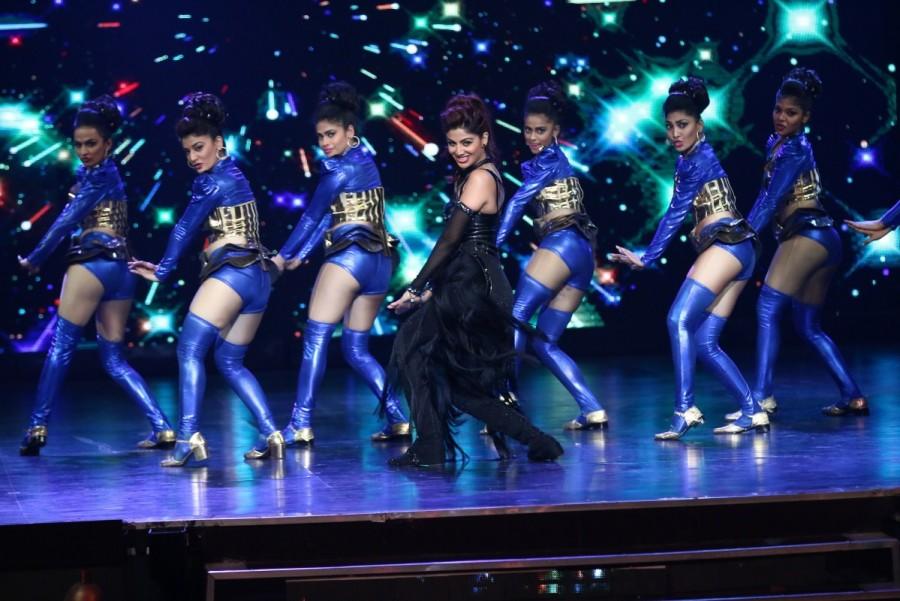 Photos of Bollywood actress Shilpa Shetty rehearsing to perform at Sony TV reality show Super Dancer Finale in Mumbai on December 12, 2016. Shilpa Shetty,Shilpa Shetty at Super Dancer Finale,Super Dancer Finale,Super Dancer Finale reality show,reality show,Super Dancer Finale rehearsing,actress Shilpa Shetty,Shilpa Shetty dancing,Shilpa Shetty pics,Shilpa Shetty images,Shilpa Shetty photos,Sh