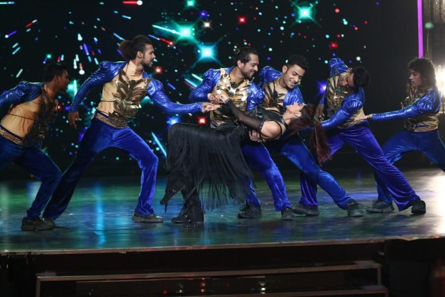 Photos of Bollywood actress Shilpa Shetty rehearsing to perform at Sony TV reality show Super Dancer Finale in Mumbai on December 12, 2016. Shilpa Shetty,Shilpa Shetty at Super Dancer Finale,Super Dancer Finale,Super Dancer Finale reality show,reality show,Super Dancer Finale rehearsing,actress Shilpa Shetty,Shilpa Shetty dancing,Shilpa Shetty pics,Shilpa Shetty images,Shilpa Shetty photos,Sh