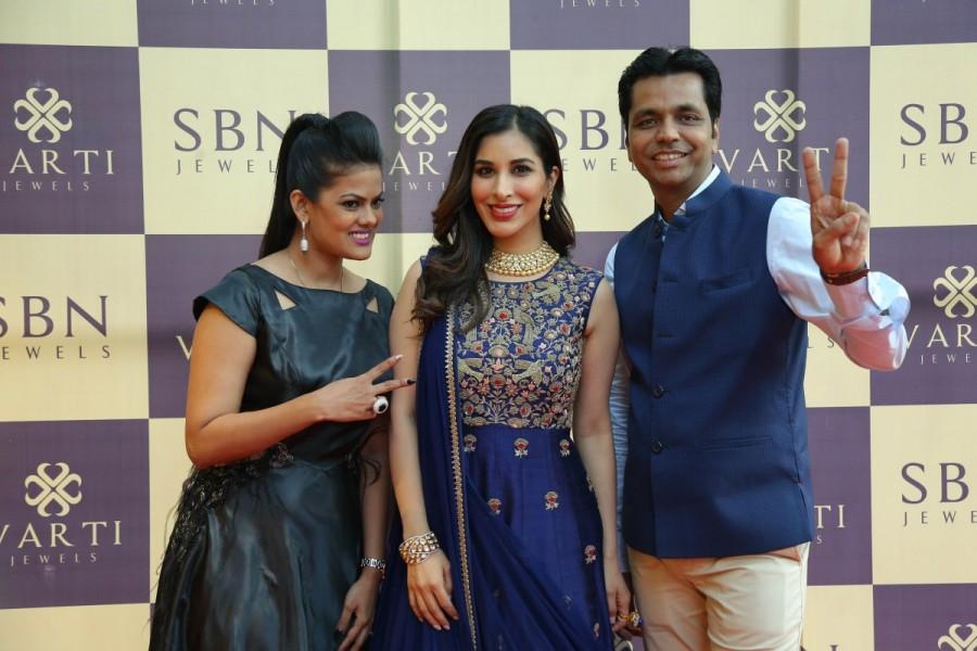 Actress & model famous Diva also got smitten by attraction of "VARTI JEWELS", recently launched by hand of Shilpa Shetty Kundra, actress & model famous Sophie Choudhary also could not stop herself to visit this store, and her reaction was "Wow". Sophie Chaudhary,Sophie Chaudhary visits The Showroom of Varti Jewels,Sophie Chaudhary at The Showroom of Varti Jewels,The Showroom of Varti Jewels,Varti Jewels,Varti Jewels showroom,actress Sophie Chaudhary,Sophie Chaudhary latest pics,Sophie Chaudhary l
