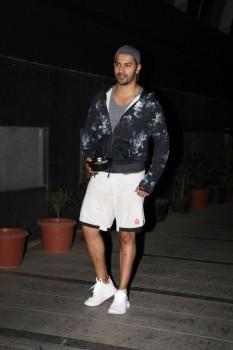 Check out the photos of Bollywood actor Varun Dhawan at Khar Gym.