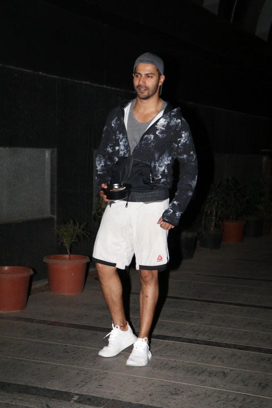 Check out the photos of Bollywood actor Varun Dhawan at Khar Gym. Varun Dhawan,Varun Dhawan at Khar Gym,Khar Gym,actor Varun Dhawan,Varun Dhawan latest pics,Varun Dhawan latest images,Varun Dhawan latest photos,Varun Dhawan latest stills,Varun Dhawan latest pictures