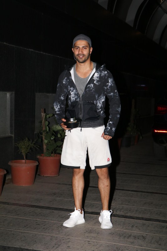 Check out the photos of Bollywood actor Varun Dhawan at Khar Gym. Varun Dhawan,Varun Dhawan at Khar Gym,Khar Gym,actor Varun Dhawan,Varun Dhawan latest pics,Varun Dhawan latest images,Varun Dhawan latest photos,Varun Dhawan latest stills,Varun Dhawan latest pictures