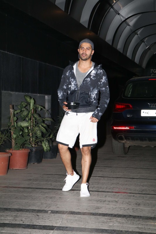 Check out the photos of Bollywood actor Varun Dhawan at Khar Gym. Varun Dhawan,Varun Dhawan at Khar Gym,Khar Gym,actor Varun Dhawan,Varun Dhawan latest pics,Varun Dhawan latest images,Varun Dhawan latest photos,Varun Dhawan latest stills,Varun Dhawan latest pictures
