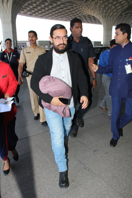 Photos of Bollywood actor Aamir Khan spotted at Mumbai Airport. Aamir Khan,Aamir Khan at Mumbai Airport,Aamir Khan spotted at Mumbai Airport,actor Aamir Khan,Aamir Khan latest pics,Aamir Khan latest images,Aamir Khan latest photos,Aamir Khan latest stills,Aamir Khan latest pictures