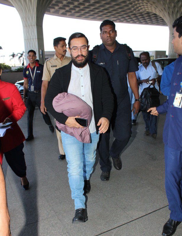 Photos of Bollywood actor Aamir Khan spotted at Mumbai Airport. Aamir Khan,Aamir Khan at Mumbai Airport,Aamir Khan spotted at Mumbai Airport,actor Aamir Khan,Aamir Khan latest pics,Aamir Khan latest images,Aamir Khan latest photos,Aamir Khan latest stills,Aamir Khan latest pictures