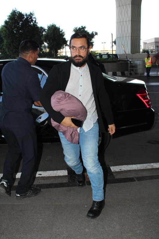 Photos of Bollywood actor Aamir Khan spotted at Mumbai Airport. Aamir Khan,Aamir Khan at Mumbai Airport,Aamir Khan spotted at Mumbai Airport,actor Aamir Khan,Aamir Khan latest pics,Aamir Khan latest images,Aamir Khan latest photos,Aamir Khan latest stills,Aamir Khan latest pictures