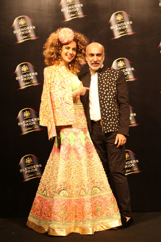 Kangana Ranaut and Manish Arora at the Blenders Pride Fashion Tour 2016. Kangana Ranaut,Kangana Ranaut at Blenders Pride Fashion Tour 2016,Blenders Pride Fashion Tour 2016,Blenders Pride Fashion Tour,Kangana Ranaut hot pics,Kangana Ranaut hot images,Kangana Ranaut hot photos,Kangana Ranaut hot stills,Kangana Ranaut hot picture