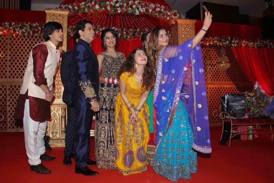 Aman Verma tied the knot with long-time girlfriend Vandana Lalwani on December 14. Aman Verma,Vandana Lalwani,Aman Verma and Vandana Lalwani wedding,Aman Verma and Vandana Lalwani marriage,Aman Verma and Vandana Lalwani wedding Reception,Aman Verma and Vandana Lalwani wedding Reception pics,Aman Verma and Vandana Lalwani wedding Recepti