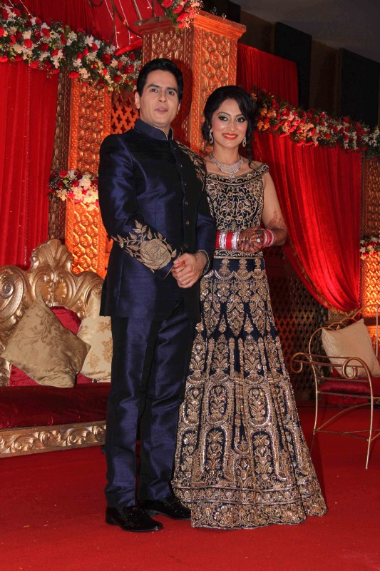 Ex-Bigg Boss contestant Aman Verma and wife Vandana Lalwani make a gorgeous couple at their wedding reception. Aman Verma,Vandana Lalwani,Aman Verma and Vandana Lalwani wedding,Aman Verma and Vandana Lalwani marriage,Aman Verma and Vandana Lalwani wedding Reception,Aman Verma and Vandana Lalwani wedding Reception pics,Aman Verma and Vandana Lalwani wedding Recepti