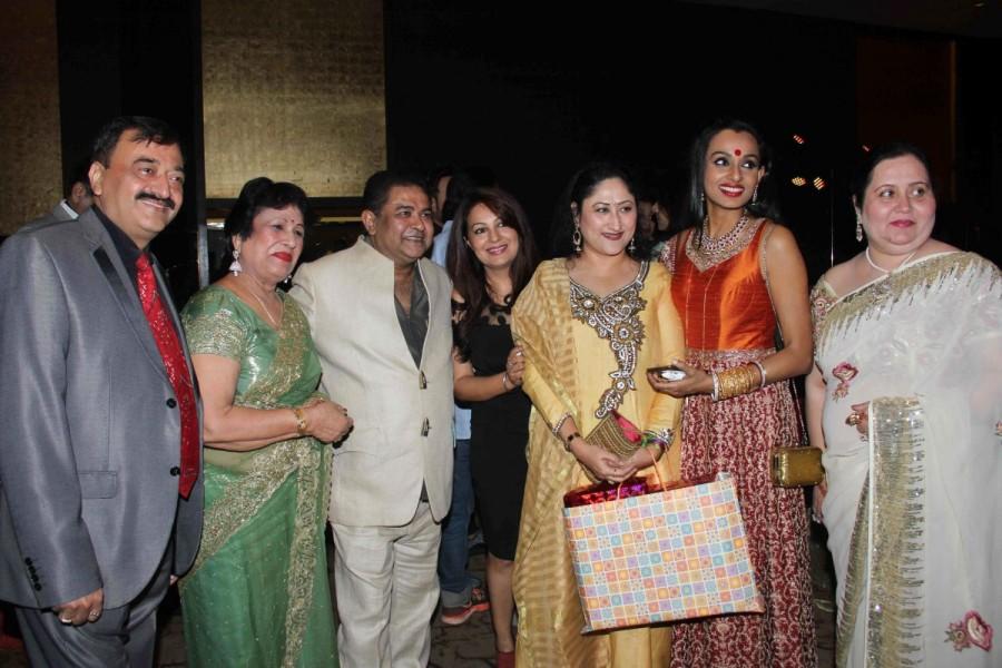 Ex-Bigg Boss contestant Aman Verma and wife Vandana Lalwani make a gorgeous couple at their wedding reception. Aman Verma,Vandana Lalwani,Aman Verma and Vandana Lalwani wedding,Aman Verma and Vandana Lalwani marriage,Aman Verma and Vandana Lalwani wedding Reception,Aman Verma and Vandana Lalwani wedding Reception pics,Aman Verma and Vandana Lalwani wedding Recepti