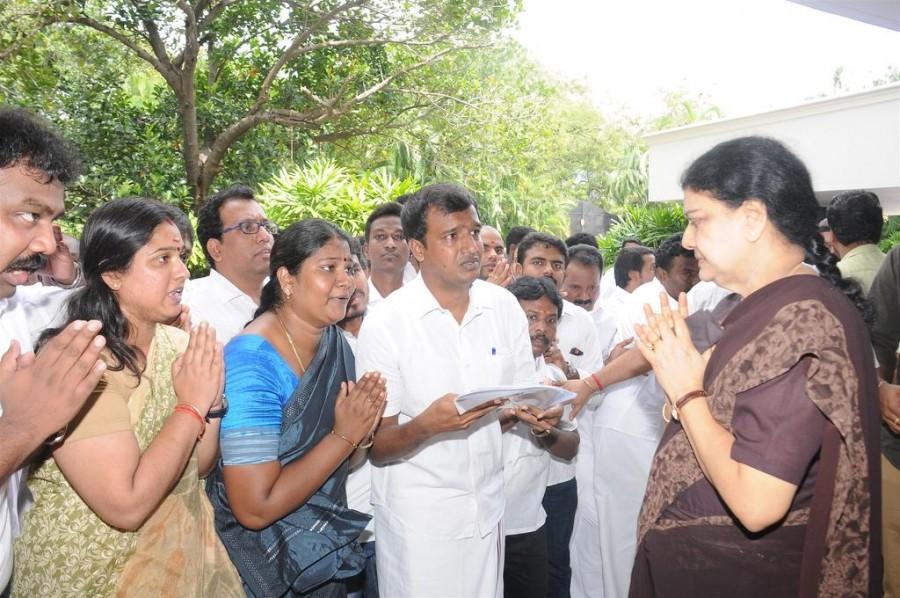 Sasikala follows in the footsteps of Jayalalithaa, meets AIADMK workers Sasikala,Sasikala meets AIADMK workers,AIADMK workers,AIADMK,Jayalalithaa,Sasikala latest pics,Sasikala latest images,Sasikala latest photos,Sasikala latest stills,Sasikala latest pictures