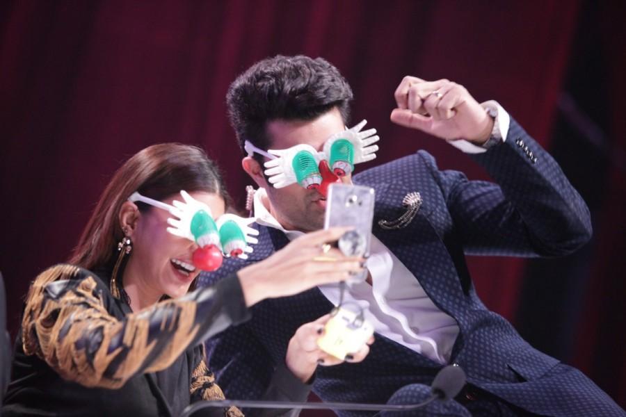 Fun moments of judges and host on the set of Jhalak Dikhhla Jaa. Karan Johar,Jacqueline Fernandez,Farah Khan,Manish Paul,Jhalak Dikhhla Jaa,Jhalak Dikhhla Jaa on the sets,fun moments on Jhalak Dikhhla Jaa,Fun moments of judges