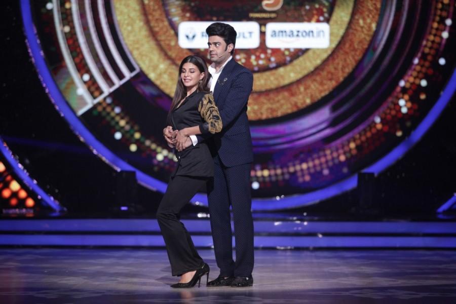 Fun moments of judges and host on the set of Jhalak Dikhhla Jaa. Karan Johar,Jacqueline Fernandez,Farah Khan,Manish Paul,Jhalak Dikhhla Jaa,Jhalak Dikhhla Jaa on the sets,fun moments on Jhalak Dikhhla Jaa,Fun moments of judges