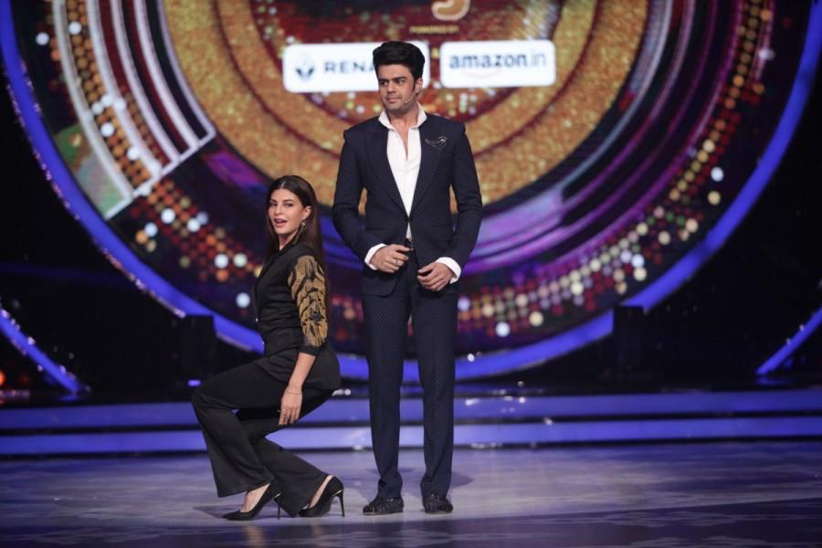 Fun moments of judges and host on the set of Jhalak Dikhhla Jaa. Karan Johar,Jacqueline Fernandez,Farah Khan,Manish Paul,Jhalak Dikhhla Jaa,Jhalak Dikhhla Jaa on the sets,fun moments on Jhalak Dikhhla Jaa,Fun moments of judges