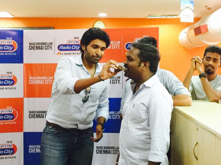 South Indian Actor Vikram Prabhu promotes his upcoming movie Veera Sivaji at Radio City in Chennai. Vikram Prabhu,Veera Sivaji,Veera Sivaji promotion,Veera Sivaji movie promotion,Veera Sivaji promotion at Radio City,Radio City,Vikram Prabhu promotes Veera Sivaji,Radio City in Chennai