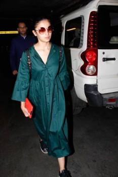 Bollywood actress Alia Bhatt & Family spotted at airport returning from Holiday Trip.
