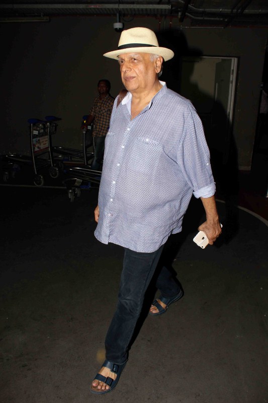 Bollywood actress Alia Bhatt & Family spotted at airport returning from Holiday Trip. Alia Bhatt,Alia Bhatt returns from Holiday Trip,Alia Bhatt spotted at airport,alia bhatt maldives trip,alia bhatt returns from maldives trip,Alia Bhatt latest pics,Alia Bhatt latest images,Alia Bhatt latest photos,Alia Bhatt latest stills,Alia Bhatt lates